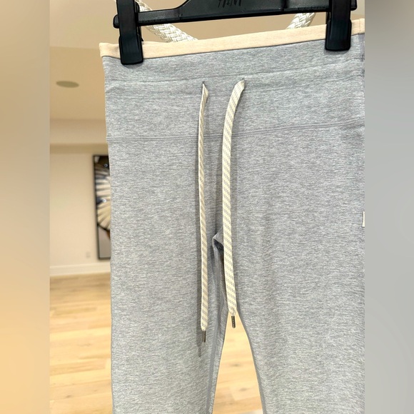 Vuori Women’s Vibe elevation legging size small - Picture 2 of 13